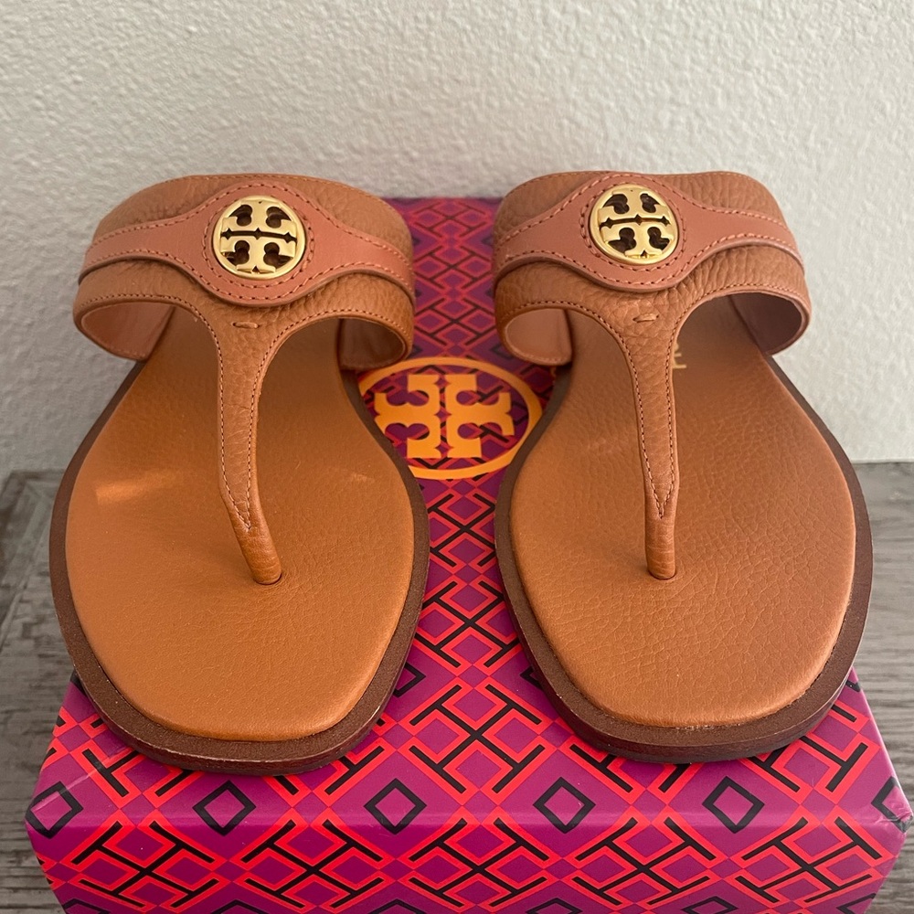 Tory Burch ‘Carson’ Thong Welt Sandal Size 6 1/2 in Aged Camello